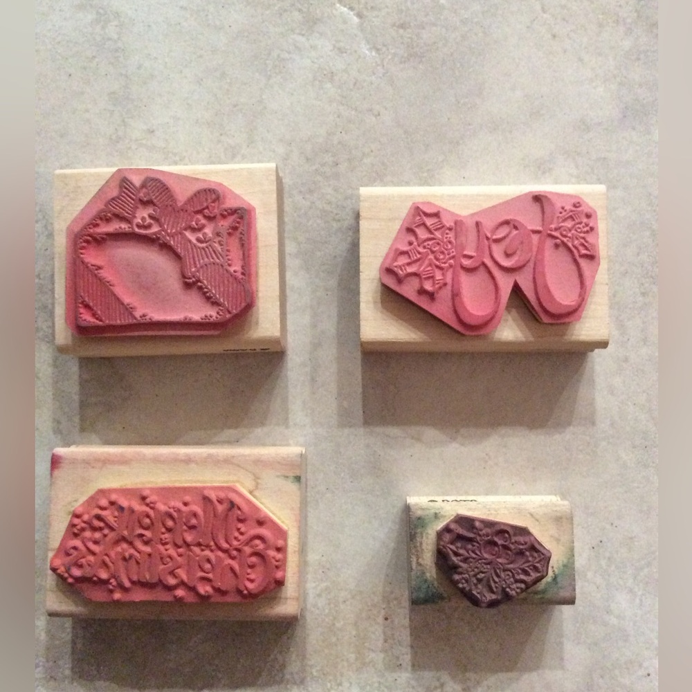 D.O.T.S rubber stamps. Christmas Sayings, Present, Holly, Poinsettia - Picture 3 of 5